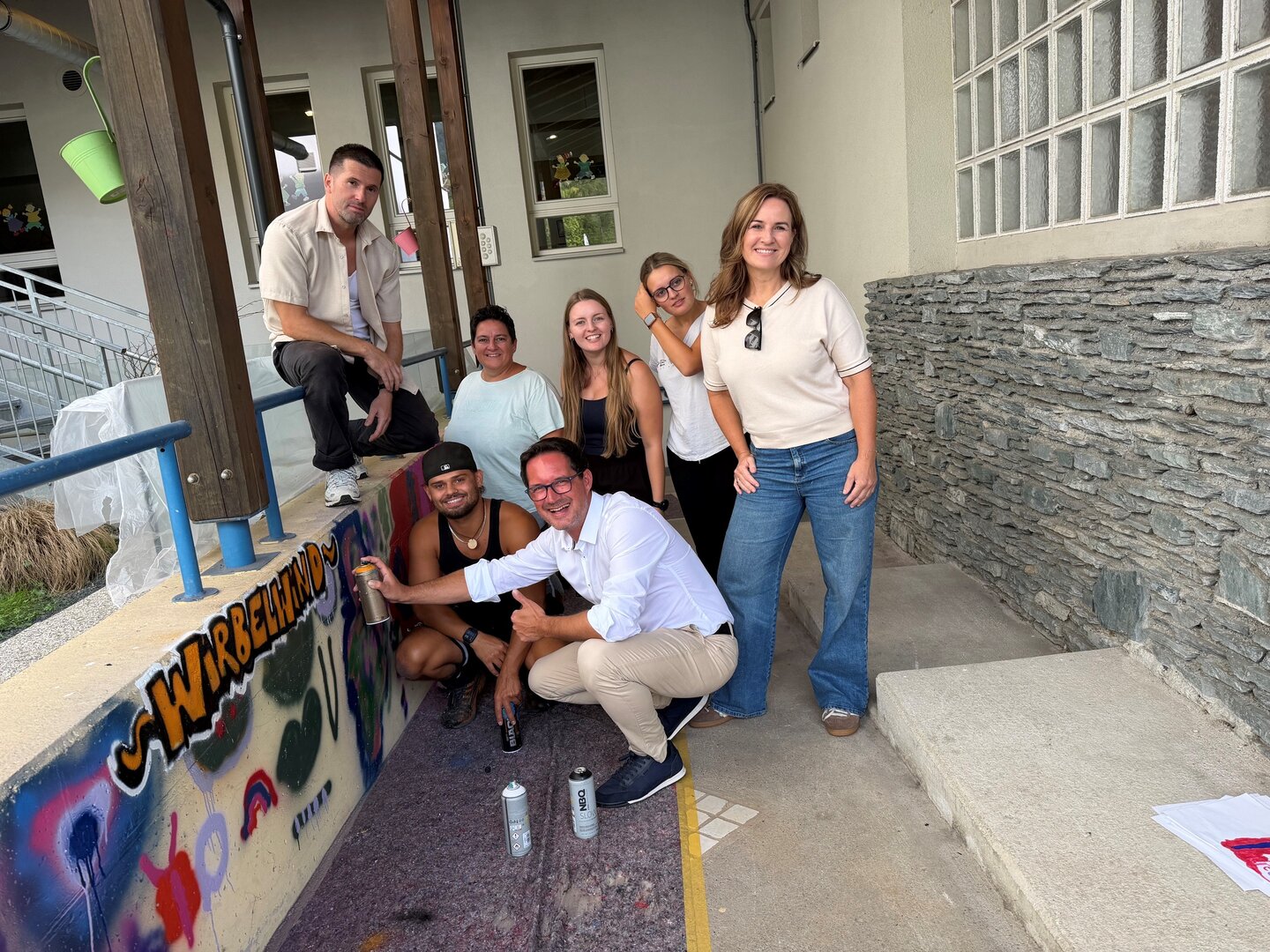 Graffiti-Aktion mit Bürgermeisterin Elisabeth Köstinger und Team in Kärnten.